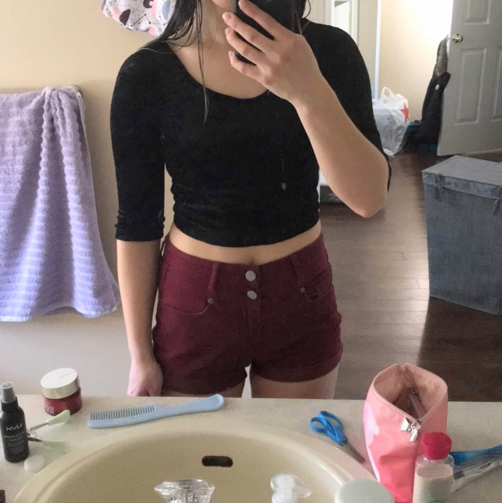 velvet half sleeve crop top 🖤